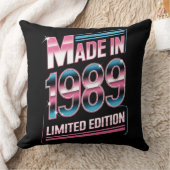 Limited Edition Retro 1989 Throw Pillow クッション (ブランケット)