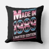 Limited Edition Retro 1989 Throw Pillow クッション (正面)