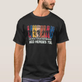 Lineman Because Quarterbacks Need Heroes American  Tシャツ (正面)