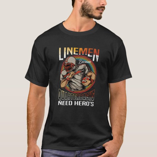 Lineman Because Quarterbacks Need Heroes Too Footb Tシャツ (正面)