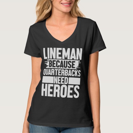 Lineman Because Quarterbacks Needs Heroes Football Tシャツ (正面)