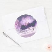 linenの紫色の蘭の日付を保存 ラウンドシール (封筒)