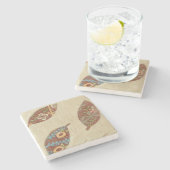 Linenテクスチ葉ャの背景に3つの ストーンコースター (横)