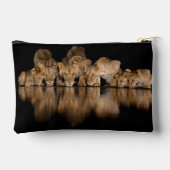 Lion Pride Drinks at the Water Hole at Night アクセサリーポーチ (裏面)