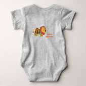 Lion Roar Created by Mommy & Daddy T-Shirt ベビーボディスーツ (裏面)