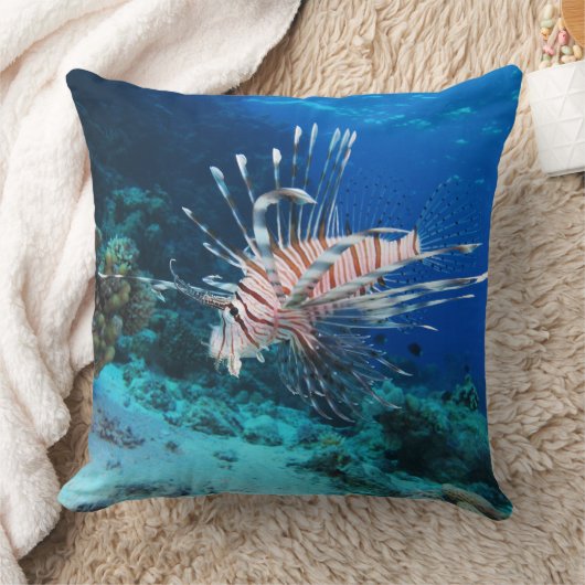LionfishまたはPterois Miles、海リーフフィッシュ クッション (ブランケット)