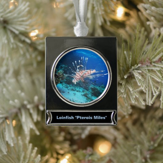 LionfishまたはPterois Miles、海リーフフィッシュ シルバープレートバナーオーナメント (ツリー)