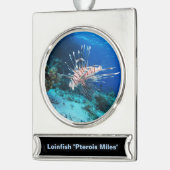 LionfishまたはPterois Miles、海リーフフィッシュ シルバープレートバナーオーナメント (左)