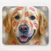 Lipstick Kisses On a Golden Retriever マウスパッド (正面)