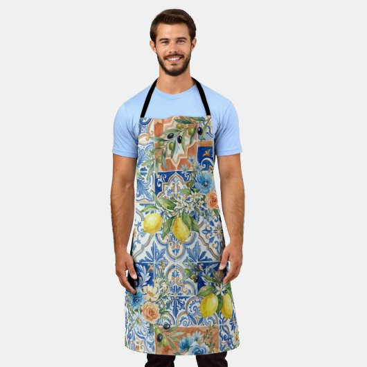 Lisbon Blue Lemon Tile Citrus Kitchen Decor エプロン (着用した状態)