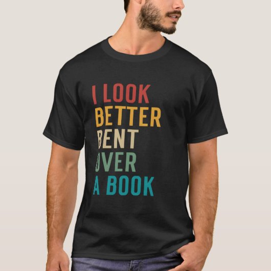 Literary Bookish Charisma I Look Better Bent Over  Tシャツ (正面)