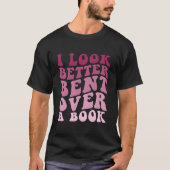 Literary Bookish Charisma I Look Better Bent Over Tシャツ (正面)