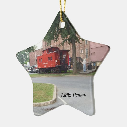 Litiz Pennaのクリスマスのオーナメントの赤い車掌車 セラミックオーナメント (左)