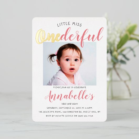 Little 恋しく思 Onederful写真第1の誕生日実在 箔招待状 (立ち正面)