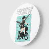 Little Bike Rider – 安全な方法が正しい ラージ壁時計 (傾斜)