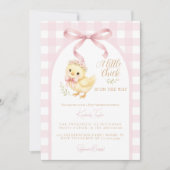 Little Chick Bow Pink Gingham Girl Baby Shower 招待状 (正面)