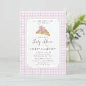 Little Croissant Pink Gingham French Baby Shower 招待状 (スタンド正面)