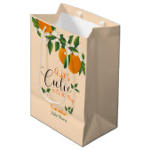 Little Cutie On The Way Orange Baby Shower ミディアムペーパーバッグ (正面アングル)