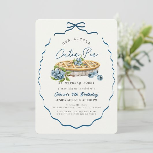 Little Cutie Pie Blueberry Blue Bow Birthday 招待状 (スタンド正面)