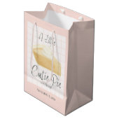 Little Cutie Pie Girl Baby Shower Gift Bag  ミディアムペーパーバッグ (正面アングル)