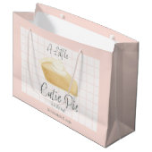 Little Cutie Pie Girl Baby Shower Gift Bag  ラージペーパーバッグ (正面アングル)