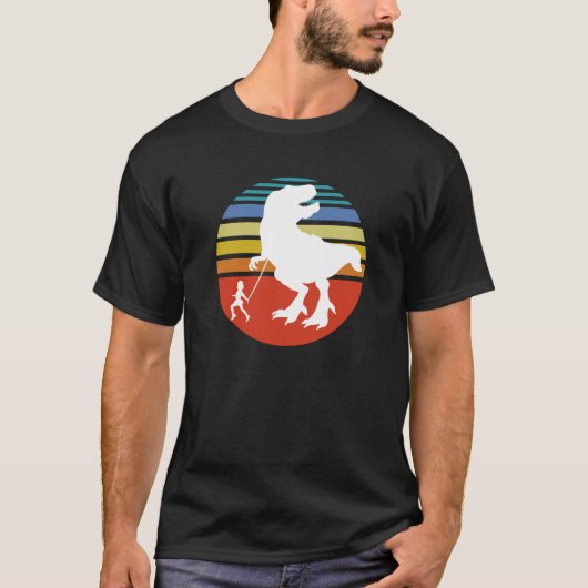 Little Dirl walking her Tyrannosaurus Rex Tシャツ (正面)