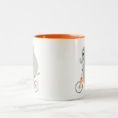 Little Elephant On A Bike ツートーンマグカップ (中央)