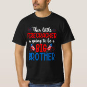 Little Firecracker Big Brother Pregnancy Reveal  Tシャツ (正面)