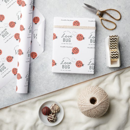 Little Love Bug Ladybug Red Baby Shower ラッピングペーパー (クラフト)