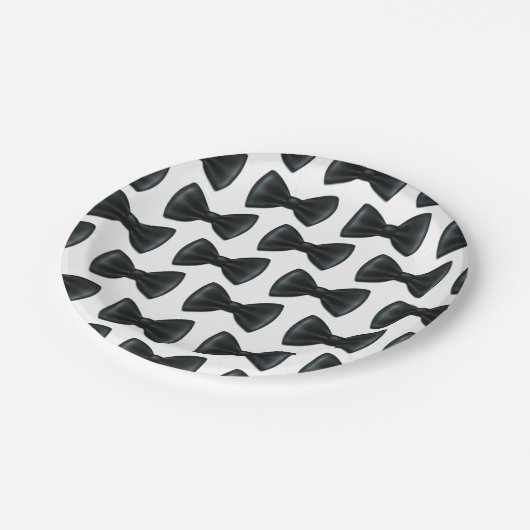 Little Man Bow Tieをテーマにした赤ちゃんシャワー ペーパープレート (アングル)