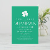 Little Shamrock Modern Green Boy 1st Birthday 招待状 (スタンド正面)