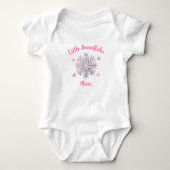 Little Snowflake Pink Grey Winter Baby Shower Gift ベビーボディスーツ (正面)