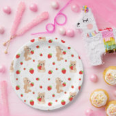Little teddy bear with strawberry ペーパープレート (パーティー)