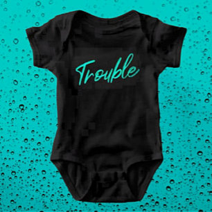 Little Trouble - ティールスクリプト ベイビー ボディスーツ