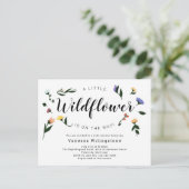 Little Wildflower on the Wayフローラ赤ちゃんシャワー インビテーションポストカード (スタンド正面)