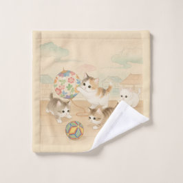 Little Wonders: Baby Cats Playing with Traditional ウォッシュタオル