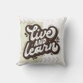 Live and Learn Motivational Typography Throw Pillo クッション (正面)