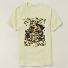 「Live Fast Eat Trash」反逆のアライグマデザイン Tシャツ