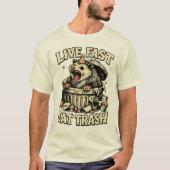 「Live Fast Eat Trash」反逆のアライグマデザイン Tシャツ (正面)
