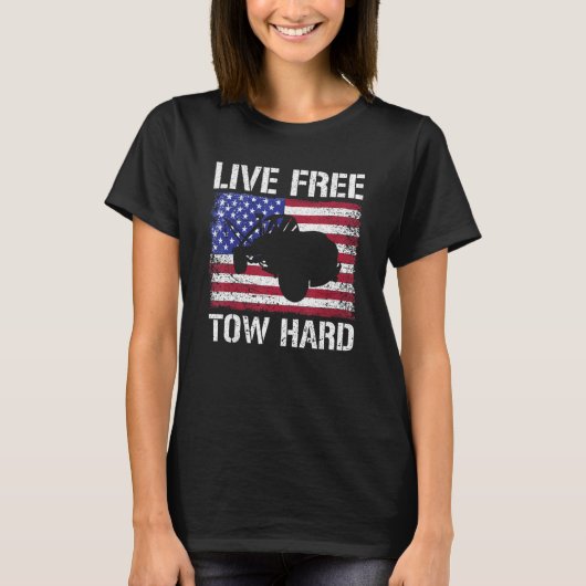 Live Free Tow Hard Tow Trucker Breakdown Truck Tシャツ (正面)