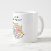 LIVE IN THE MOMENT ジャンボコーヒーマグカップ (正面右)