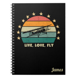 "Live Love Fly" テキスト、ビンテージ航空機レトロサンセット ノートブック