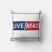LIVE MAD – Bold Motivational Throw Pillow (White) クッション (正面)