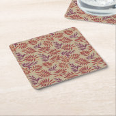 Lively Red and Purple Leaf Motifs on Neutral Beige スクエアペーパーコースター (アングル)