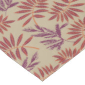 Lively Red and Purple Leaf Motifs on Neutral Beige テーブルクロス (アングル)