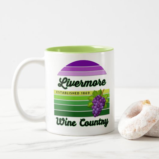 Livermore Wine Country Purple Green Stripes Grapes ツートーンマグカップ (ドーナツ)