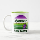 Livermore Wine Country Purple Green Stripes Grapes ツートーンマグカップ (左)
