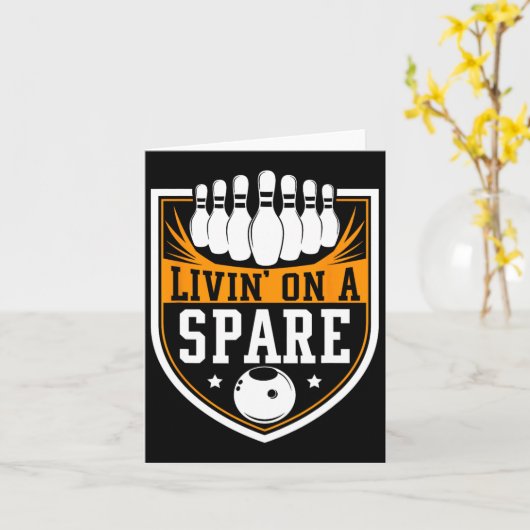 Livin On A Spare - Funny Bowling Gift  カード (黄色い花)