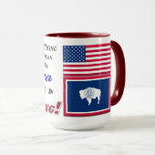 Living In WY, 15 onz Combo Mug(WY、15オンスのコンボマグ) マグカップ (正面右)