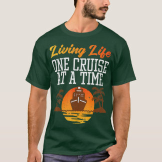 Living Life One Cruise At A Timeクルージング旅行Vac Tシャツ